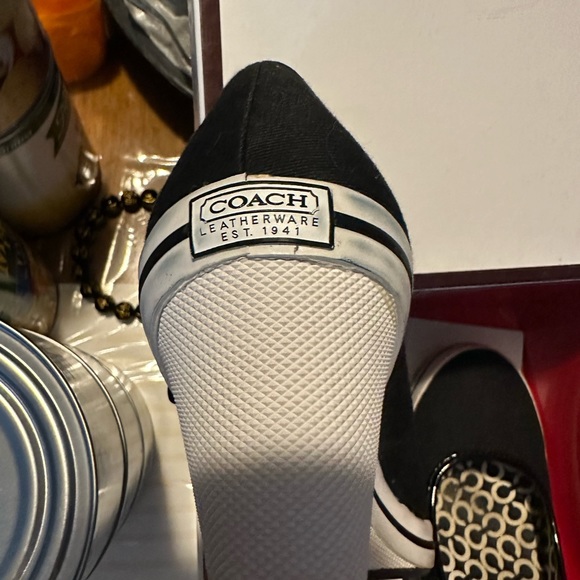 Coach - Picture 4 of 6